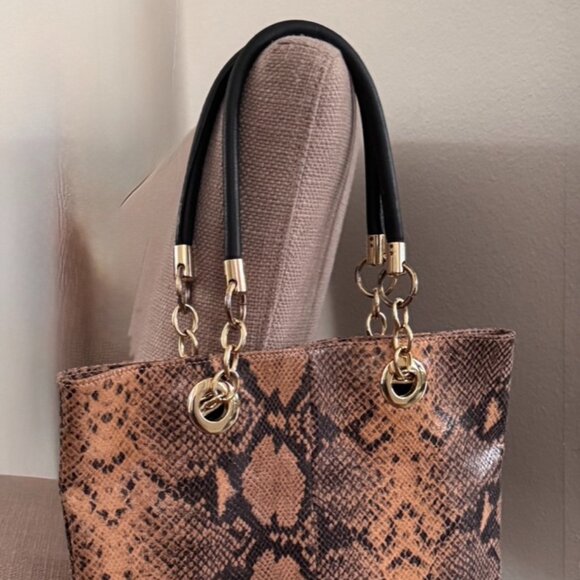 UNLEASH YOUR STYLE: THE LUX LEATHER SNAKESKIN PURSE THAT TRANSFORMS ANY OUTFIT! - Picture 1 of 8
